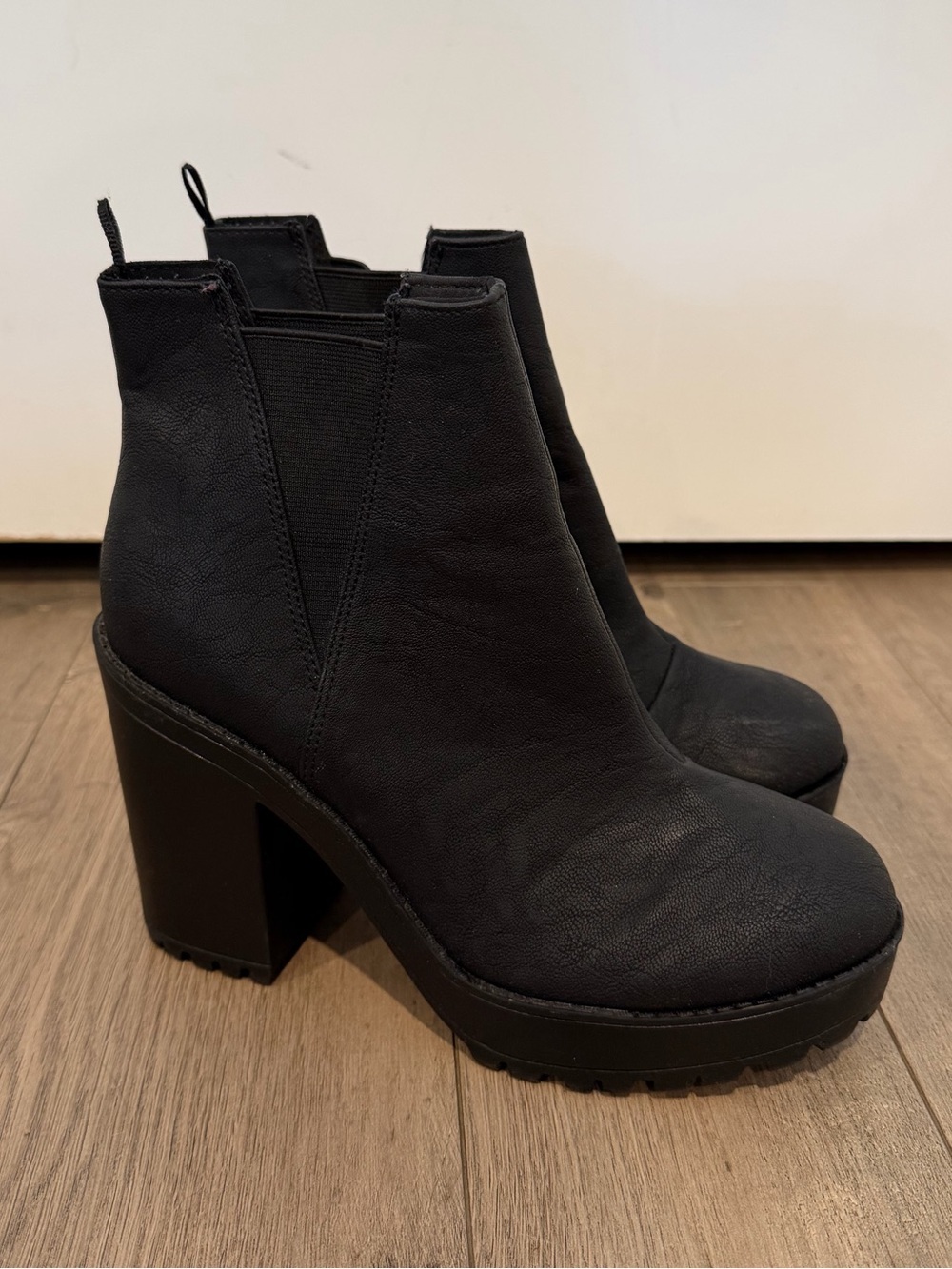 H&M Black Faux Leather Chunky Heeled Boot - 7.5